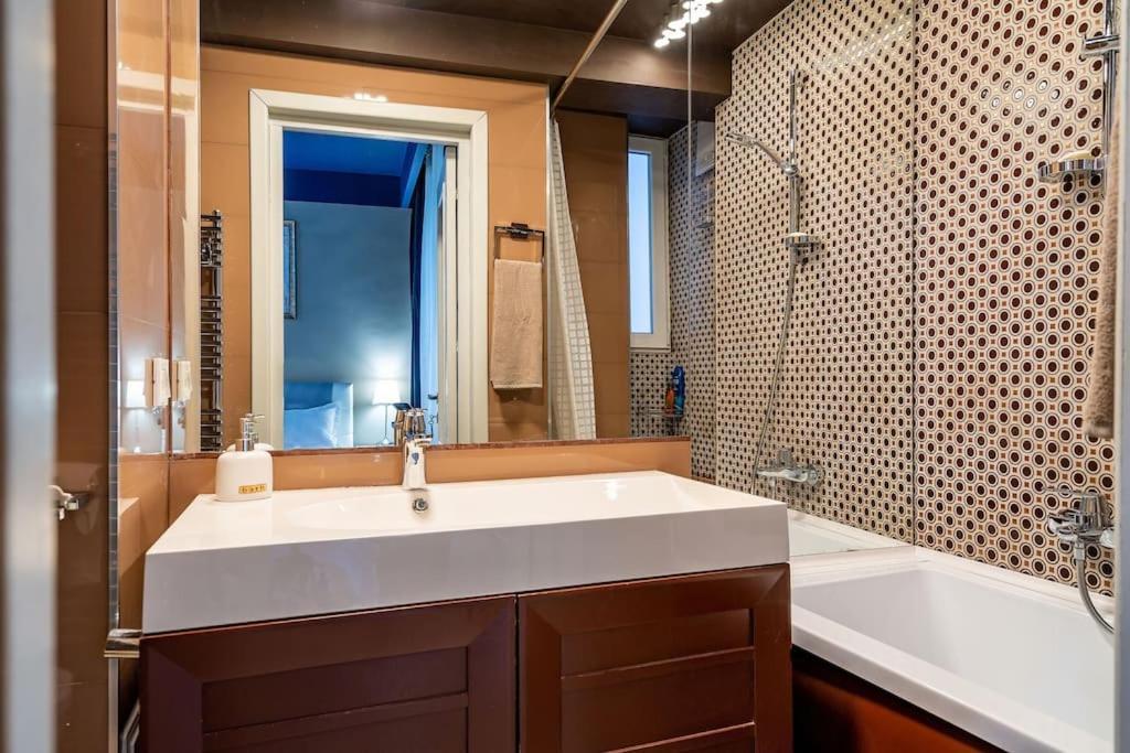 Modern - Central Apartment Бухарест Экстерьер фото